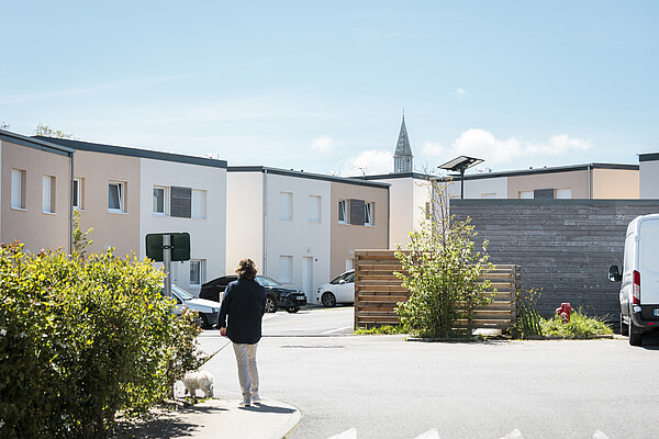"La résidence du Chevrefeuille" vue du centre bourg de Kervignac