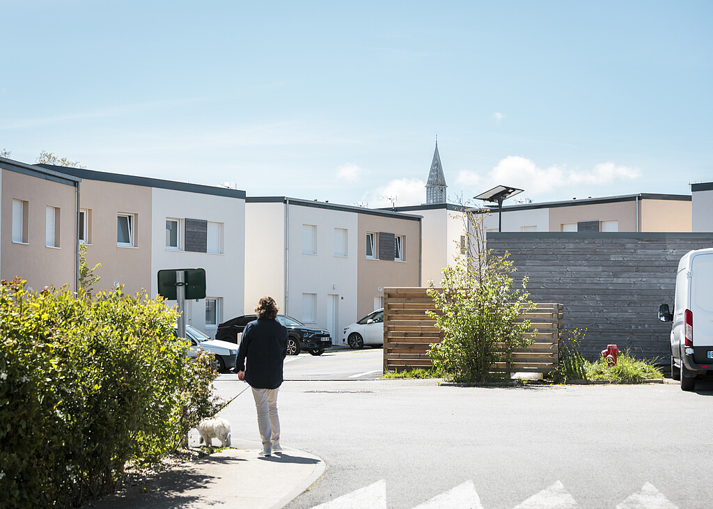 "La résidence du Chevrefeuille" vue du centre bourg de Kervignac