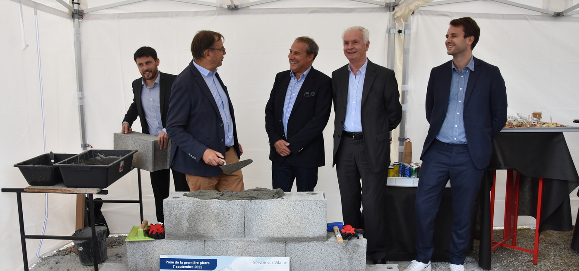 Pose de la première pierre Domaine du Gué à Servon-sur-Vilaine