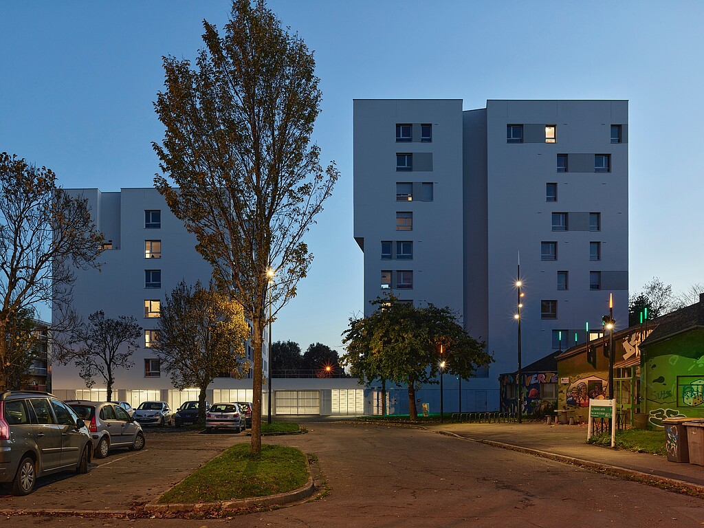 Photo de nuit du programme Carré Nova à Rennes