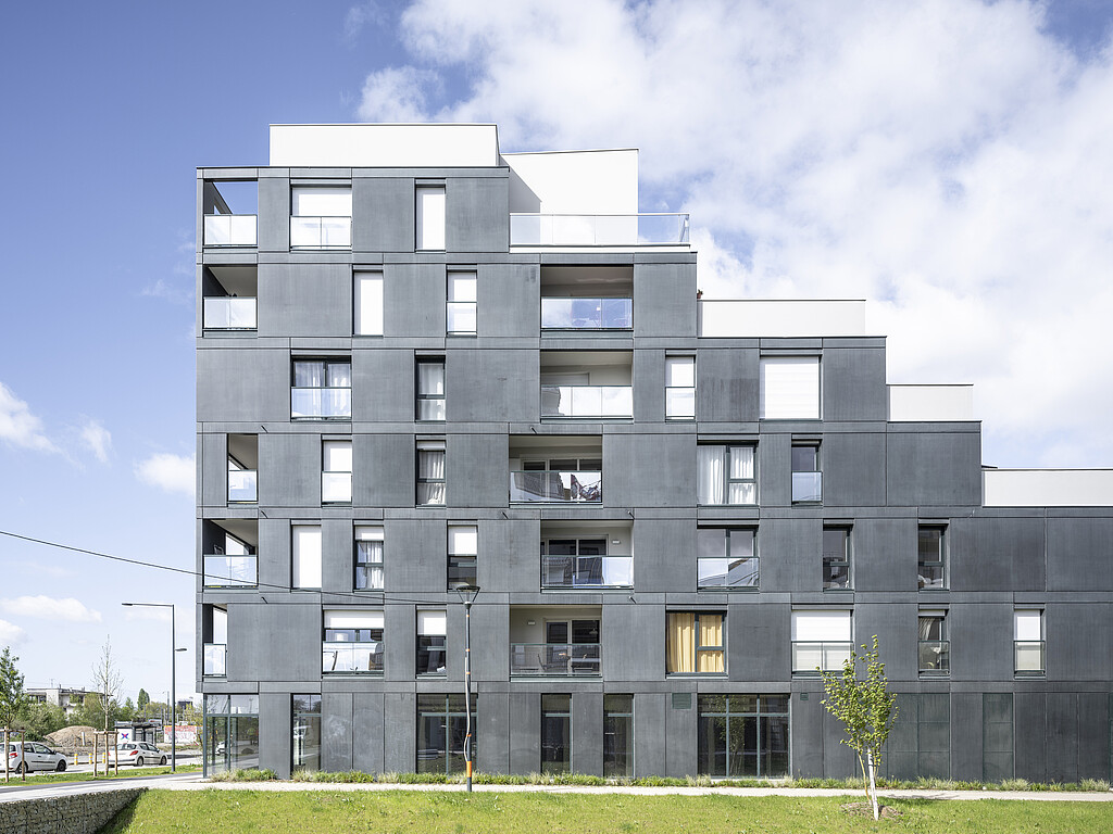 Les façades noirs et blanches du programme en accession "Piano Blanc" à Rennes