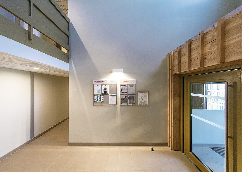Hall d'accueil de la résidence locative "Adrienne Bolland" à Romillé en Ille-et-Vilaine