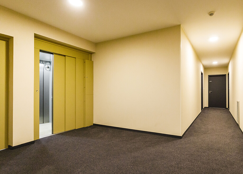 Ascenseur jaune du programme