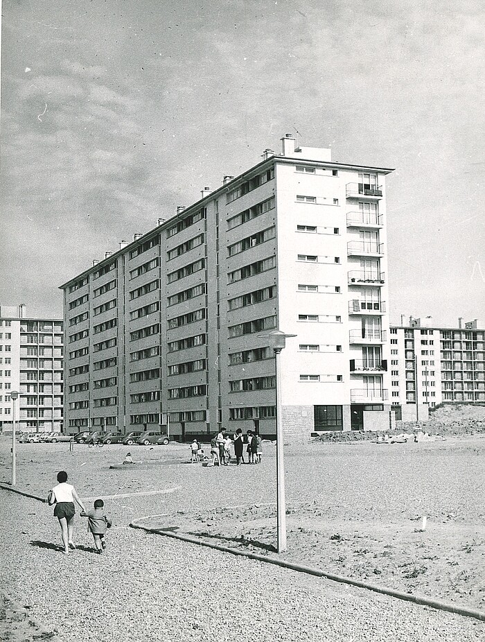 Photo de résidences HLM à Rennes, quartier de Maurepas, prise en 1959 / 1960