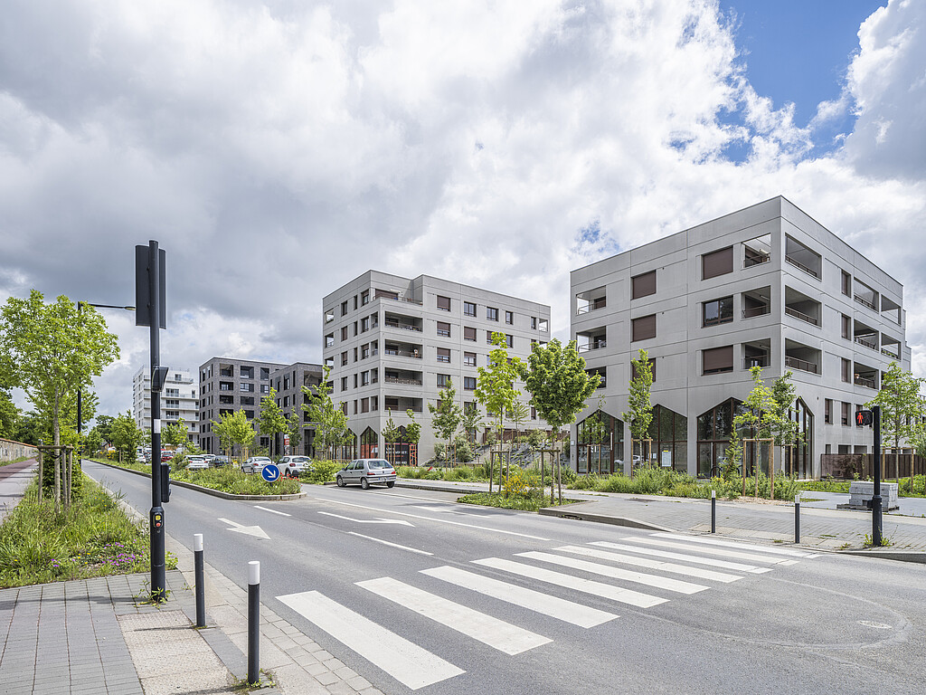Vue de la résidence l'Aviateur depuis la rue à Saint-Jacques-de-la-Lande (Ille-et-Vilaine)