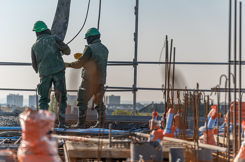 Deux compagnons sur le chantier du programme "Althéa" à Saint-Nazaire